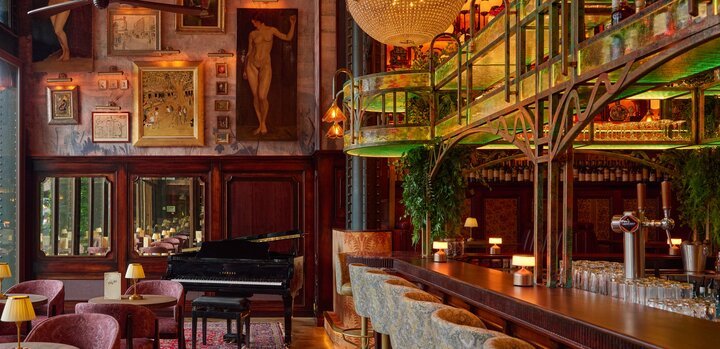All about Chez Van Rijn