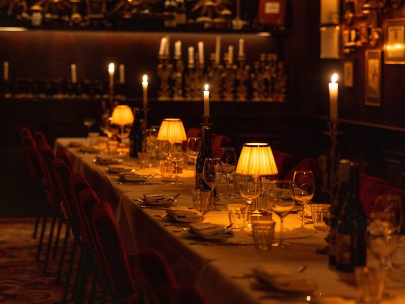 Candlelight and set tables in the Chez van Rijn Private Dining